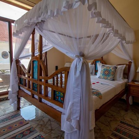 Sunny Palms Beach Bungalows Uroa Esterno foto