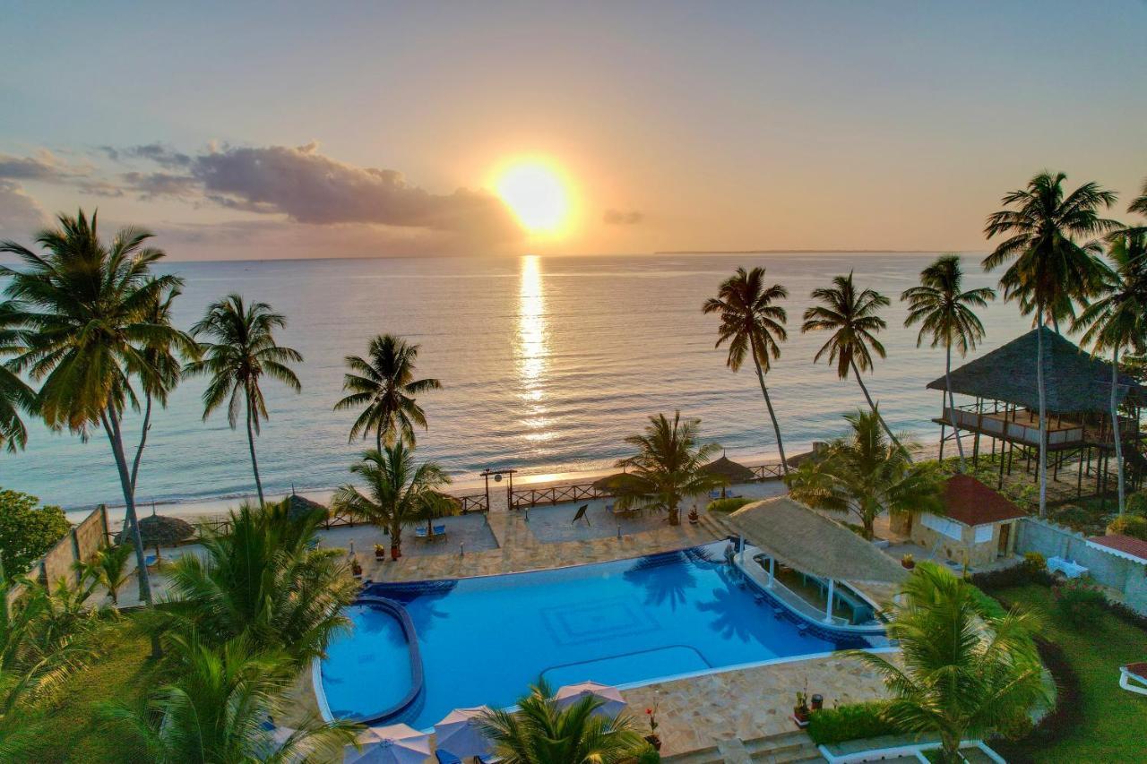 Sunny Palms Beach Bungalows Uroa Esterno foto