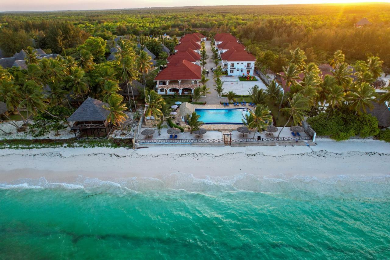 Sunny Palms Beach Bungalows Uroa Esterno foto