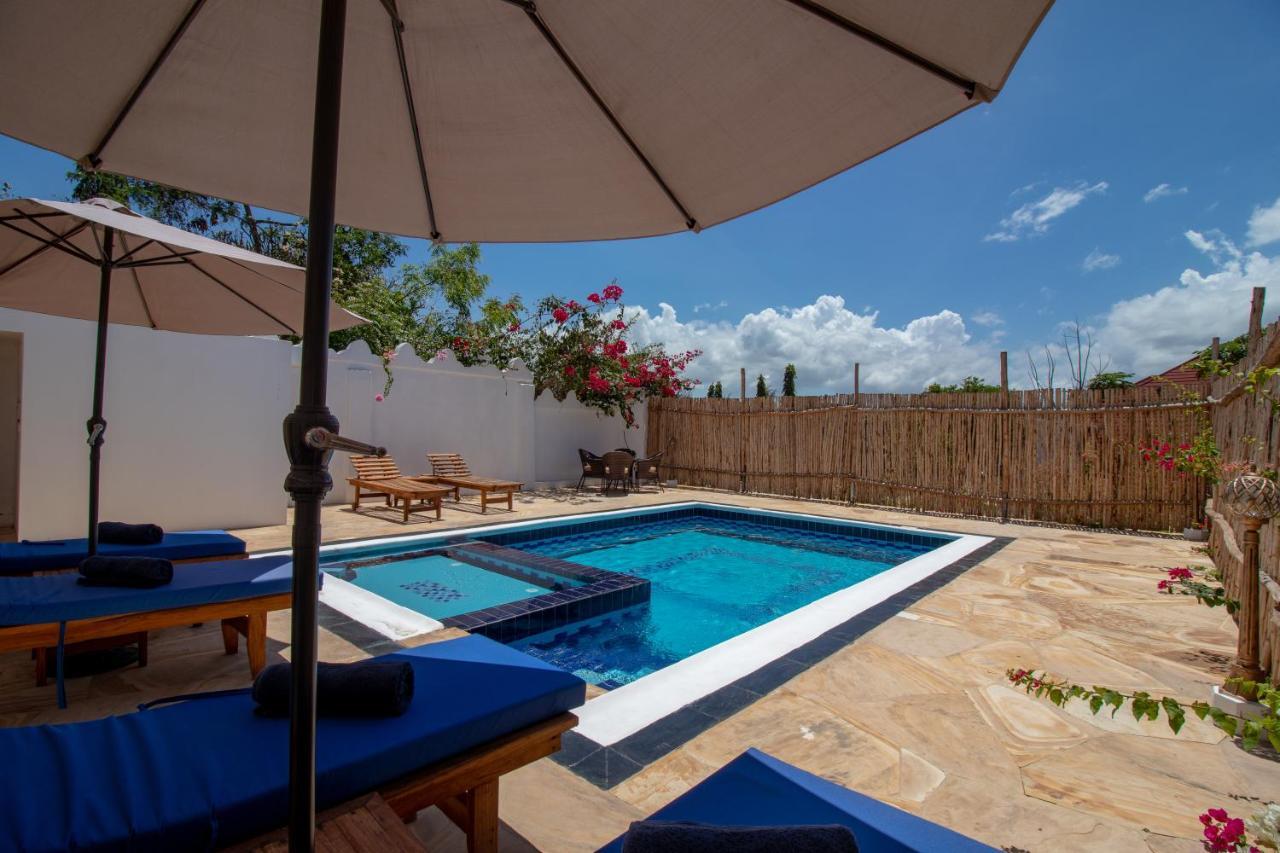 Sunny Palms Beach Bungalows Uroa Esterno foto