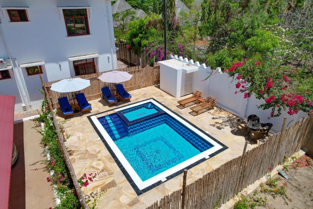 Sunny Palms Beach Bungalows Uroa Esterno foto