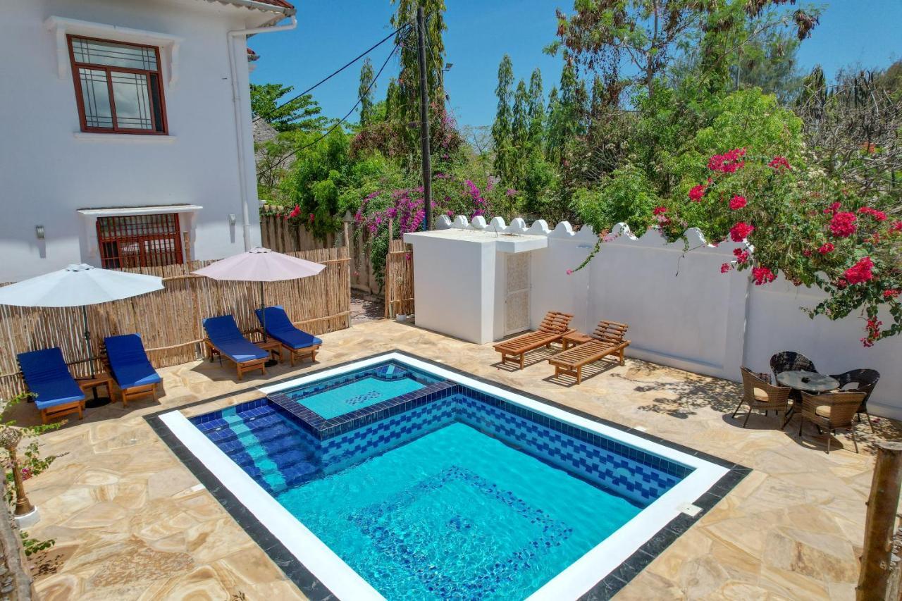 Sunny Palms Beach Bungalows Uroa Esterno foto